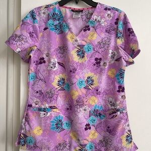 HeartSoul Floral Women’s V- Neck Scrub Top Size Medium